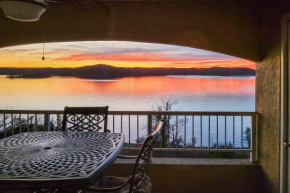Chic Hollister Condo with Table Rock Lake View!